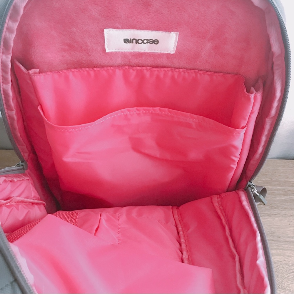 Incase Nylon Backpack - Picture 3 of 11